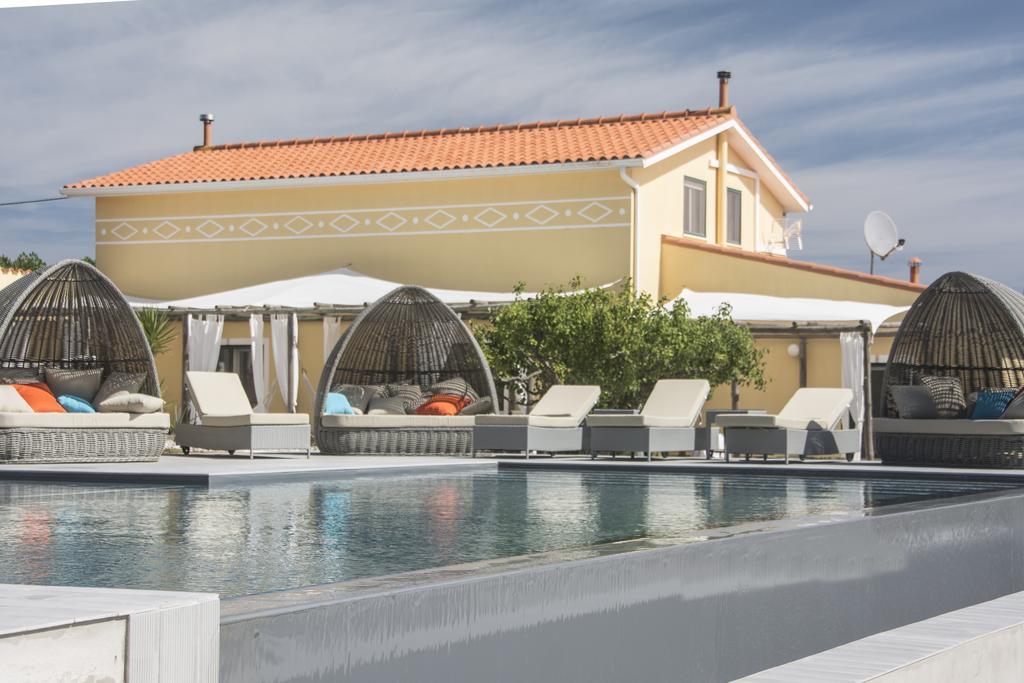 The Fig Boutique Suites Salir de Porto Exteriör bild